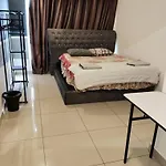 Oug Parklane - Cozy Urban Lifestyle Apartment